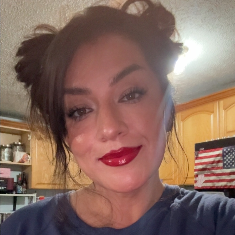 Meet your Posher, Carissa